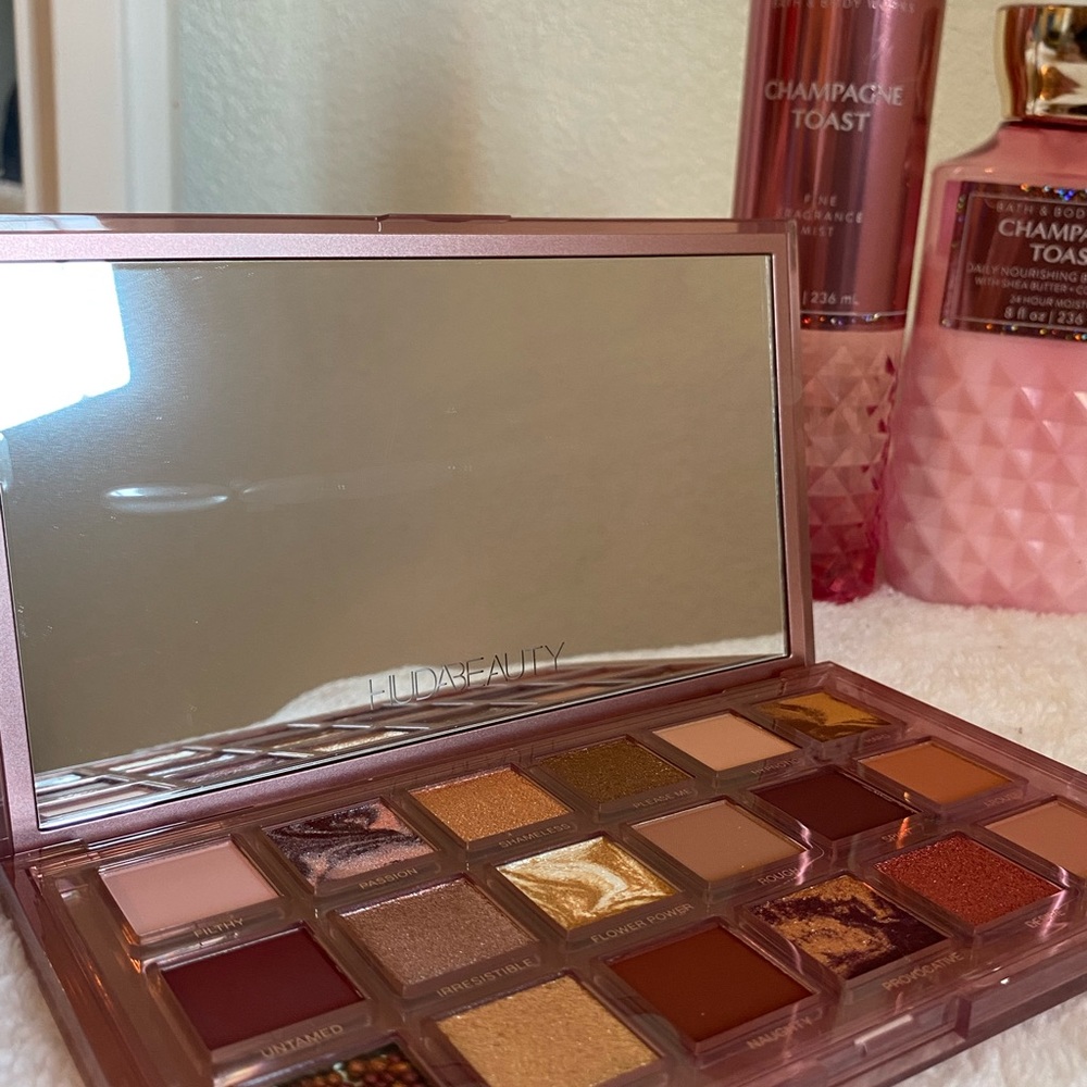 HUDA BEAUTY NAUGHTY PALETTE! 🍇